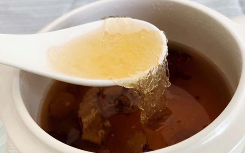 Cho yến vào nấu cùng để yến được nở mềm