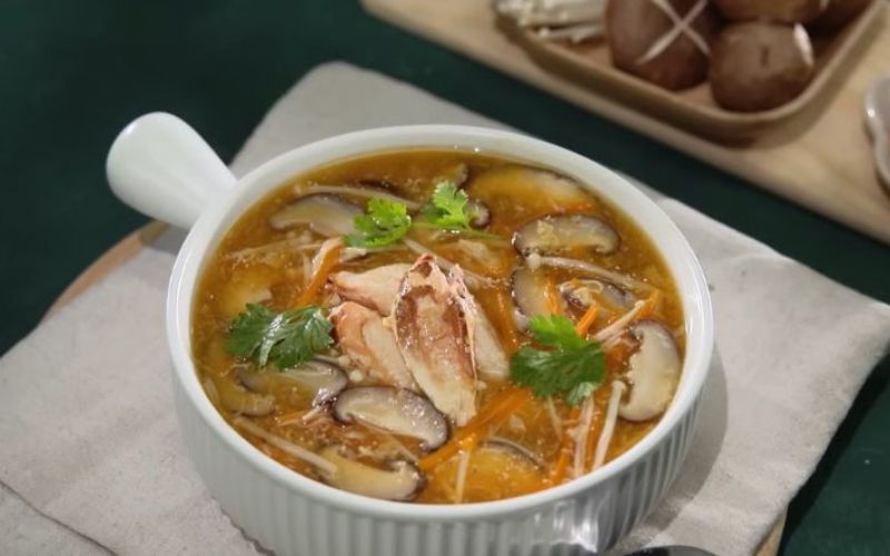 Nấu súp yến cùng nấm hương