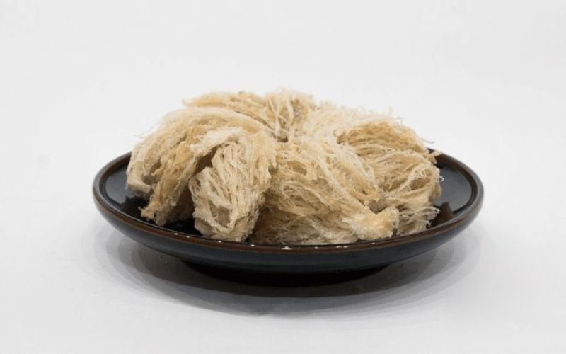 Tổ yến bị nhiễm khuẩn có màu khác thường