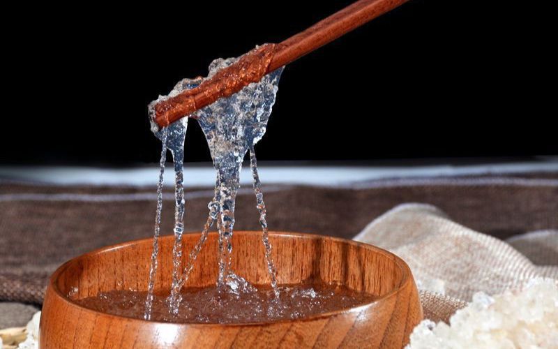 Nắm vững cách phân biệt yến thật giả để tránh mua phải hàng kém chất lượng.